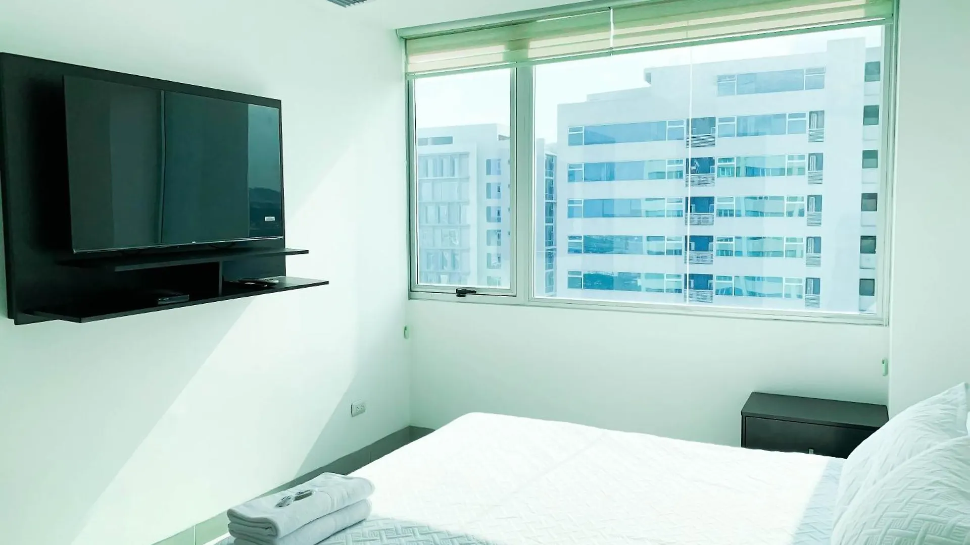 Departamento 2 Habitaciones Frente Al Moll Del Sol Guayaquil